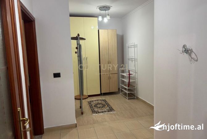 Shtepi me qera Apartament ne Tirane, 2+1, Mobilimi E mobiluar, Pagesa 800  Euro.