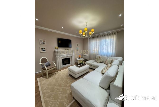 Shtepi me qera 2+1 ne Tirane - 1,300 Euro