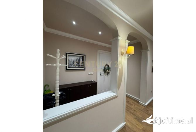 Shtepi me qera Apartament ne Tirane, 2+1, Mobilimi E mobiluar, Pagesa 1,300  Euro.