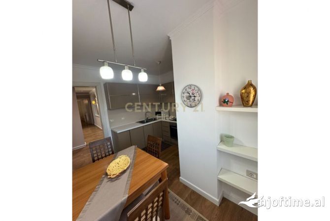 Shtepi me qera Apartament ne Tirane, 2+1, Mobilimi E mobiluar, Pagesa 1,300  Euro.