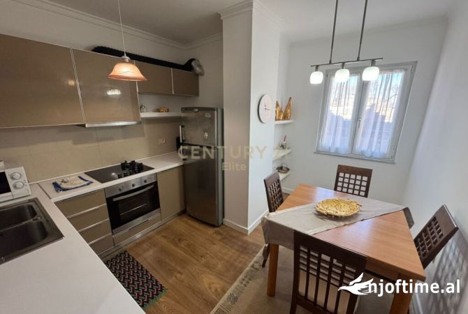 Shtepi me qera Apartament ne Tirane, 2+1, Mobilimi E mobiluar, Pagesa 1,300  Euro.