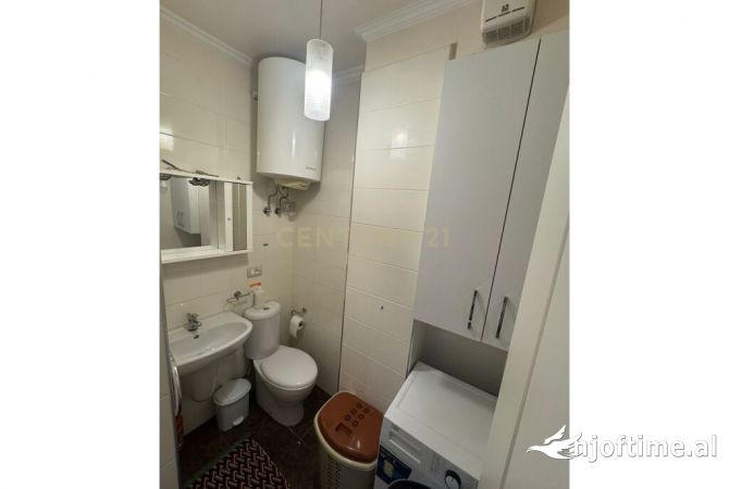 Shtepi me qera Apartament ne Tirane, 2+1, Mobilimi E mobiluar, Pagesa 1,300  Euro.