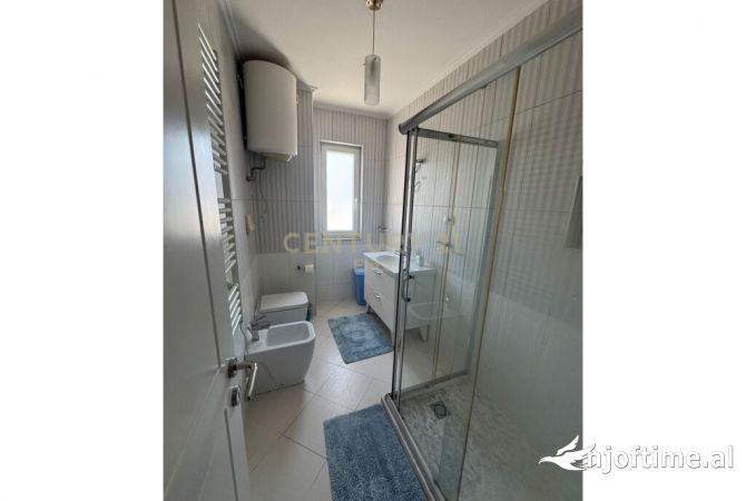 Shtepi me qera Apartament ne Tirane, 2+1, Mobilimi E mobiluar, Pagesa 1,300  Euro.