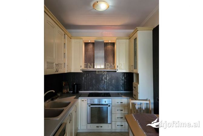 Shtepi me qera Apartament ne Tirane, 2+1, Mobilimi E mobiluar, Pagesa 800  Euro.