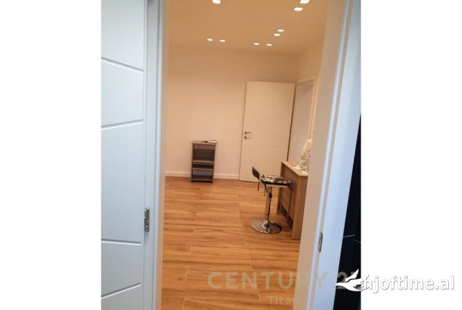 Shtepi ne shitje Apartament ne Tirane, 2+1, Mobilimi Bosh, pa mobiluar, Pagesa 112,000  Euro.