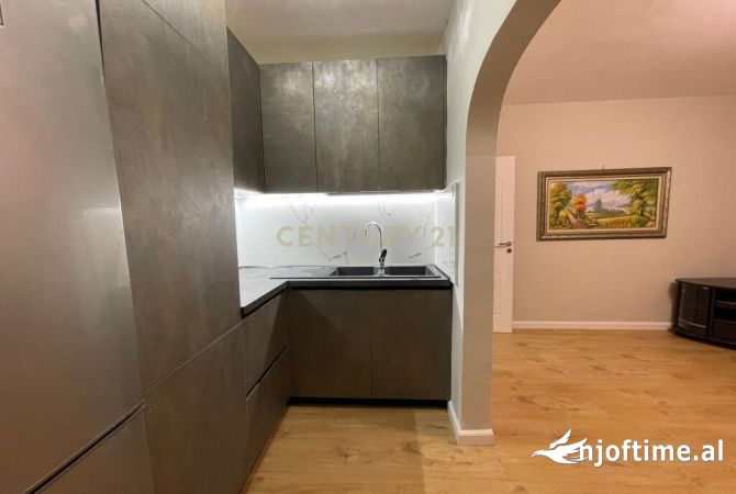 Shtepi ne shitje Apartament ne Tirane, 1+1, Mobilimi Bosh, pa mobiluar, Pagesa 112,000  Euro.