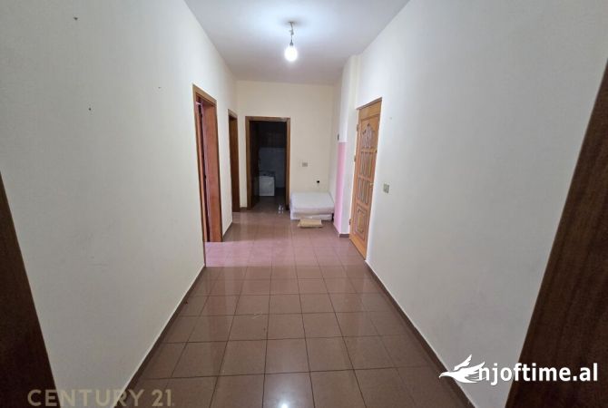 Shtepi ne shitje Apartament ne Tirane, 2+1, Mobilimi Bosh, pa mobiluar, Pagesa 210,000  Euro.