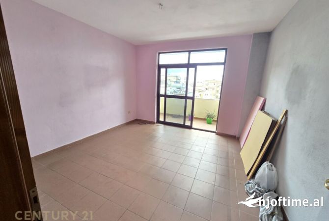 Shtepi ne shitje Apartament ne Tirane, 2+1, Mobilimi Bosh, pa mobiluar, Pagesa 210,000  Euro.