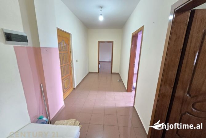 Shtepi ne shitje Apartament ne Tirane, 2+1, Mobilimi Bosh, pa mobiluar, Pagesa 210,000  Euro.