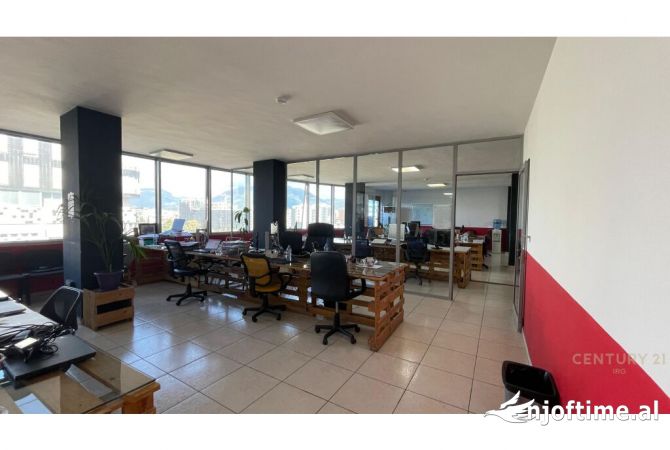 Jepet me qira ambient per zyra tek Usluga, Stacioni i Trenit!