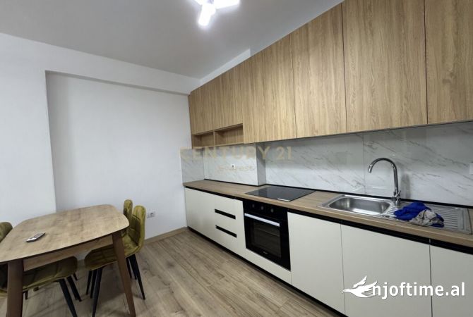 Shtepi me qera Apartament ne Tirane, 2+1, Mobilimi E mobiluar, Pagesa 580  Euro.