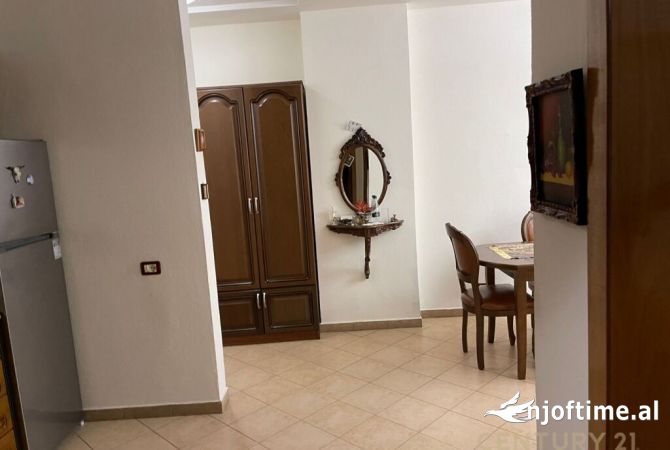 Shtepi me qera Apartament ne Tirane, 1+1, Mobilimi E mobiluar, Pagesa 500  Euro.