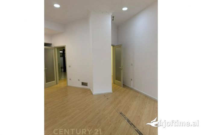 Ambient biznesi me qera 3+1 ne Tirane - 1,500 Euro