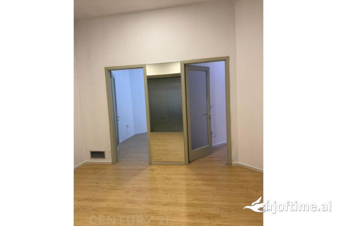 Ambient biznesi me qera 3+1 ne Tirane - 1,500 Euro