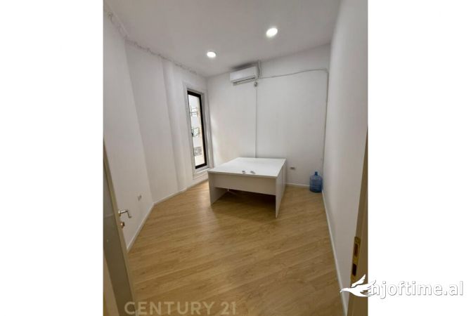 JEPET ME QIRA AMBIENT PER ZYRA PRANE TORRE DRIN.