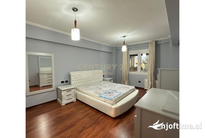 Shtepi me qera Apartament ne Tirane, 3+1, Mobilimi E mobiluar, Pagesa 2,500  Euro.