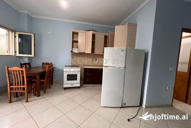 Shtepi me qera 2+1 ne Tirane - 400 Euro