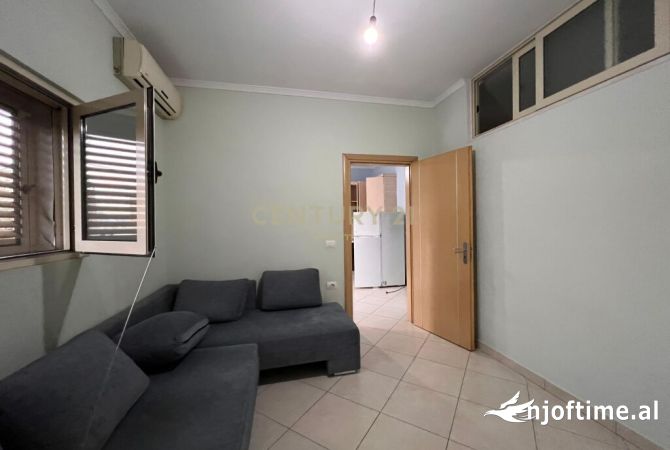 Shtepi me qera 2+1 ne Tirane - 400 Euro