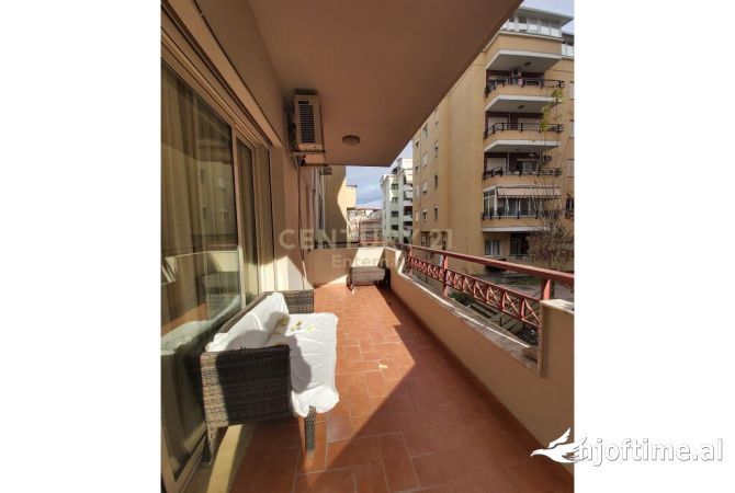 Shtepi me qera Apartament ne Tirane, 2+1, Mobilimi E mobiluar, Pagesa 500  Euro.