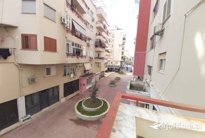Shtepi me qera Apartament ne Tirane, 2+1, Mobilimi E mobiluar, Pagesa 500  Euro.