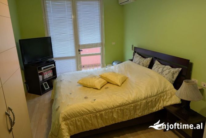 Shtepi me qera Apartament ne Tirane, 2+1, Mobilimi E mobiluar, Pagesa 800  Euro.