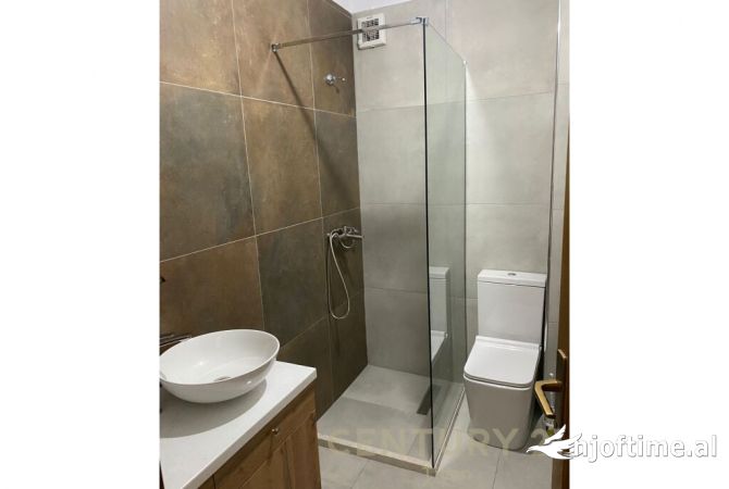 Shtepi me qera Apartament ne Tirane, 2+1, Mobilimi E mobiluar, Pagesa 700  Euro.