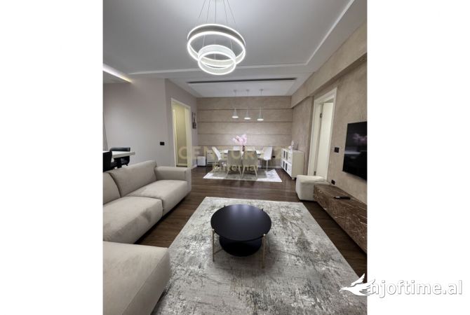 Shtepi me qera 3+1 ne Tirane - 1,900 Euro