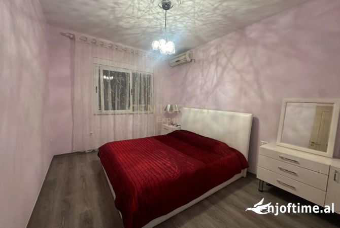 Shtepi me qera Apartament ne Tirane, 1+1, Mobilimi E mobiluar, Pagesa 650  Euro.