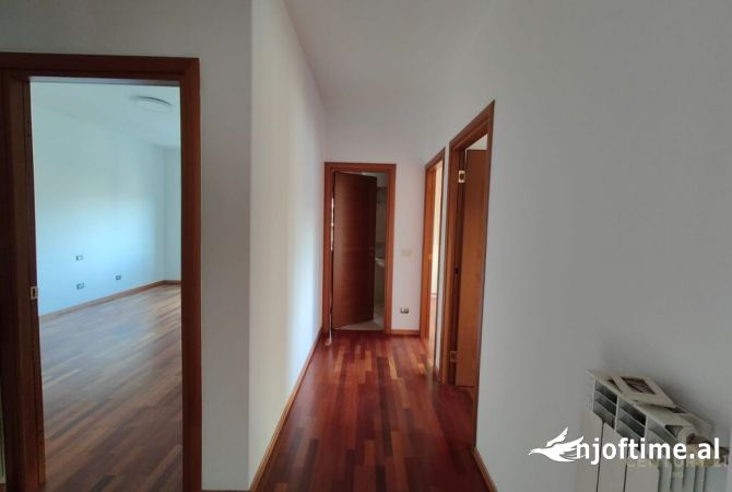 Zyre per qira tek Galeria ETC!!