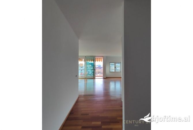 Zyre per qira tek Galeria ETC!!