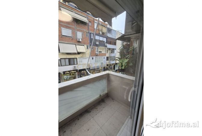 Shtepi ne shitje Apartament ne Tirane, 2+1, Mobilimi E mobiluar, Pagesa 255,000  Euro.