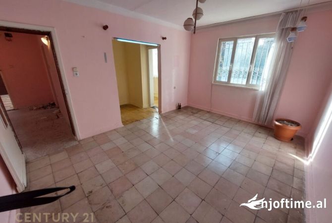 Shtepi ne shitje 2+1 ne Tirane - 120,000 Euro