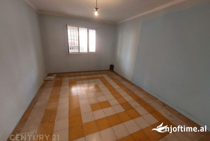 Shtepi ne shitje Apartament ne Tirane, 2+1, Mobilimi Bosh, pa mobiluar, Pagesa 120,000  Euro.