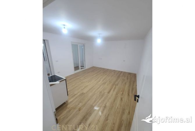 Shtepi ne shitje Apartament ne Tirane, 1+1, Mobilimi Bosh, pa mobiluar, Pagesa 120,000  Euro.