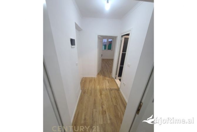 Shtepi ne shitje Apartament ne Tirane, 1+1, Mobilimi Bosh, pa mobiluar, Pagesa 120,000  Euro.