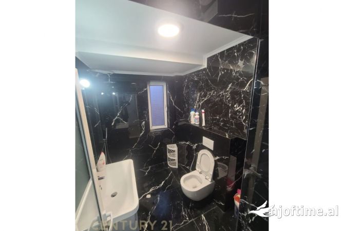 Shtepi ne shitje Apartament ne Tirane, 1+1, Mobilimi Bosh, pa mobiluar, Pagesa 120,000  Euro.