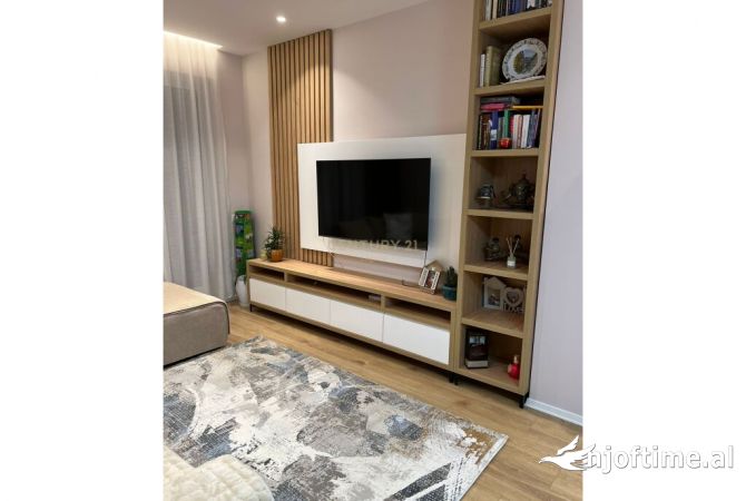 Shtepi me qera 2+1 ne Tirane - 800 Euro