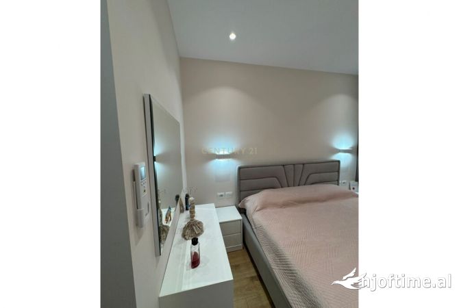 Shtepi me qera Apartament ne Tirane, 2+1, Mobilimi E mobiluar, Pagesa 800  Euro.