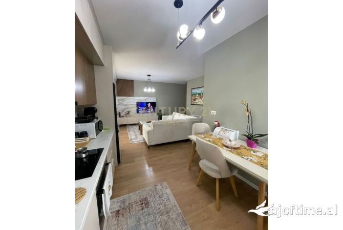 Shtepi ne shitje Apartament ne Tirane, 2+1, Mobilimi E mobiluar, Pagesa 330,000  Euro.