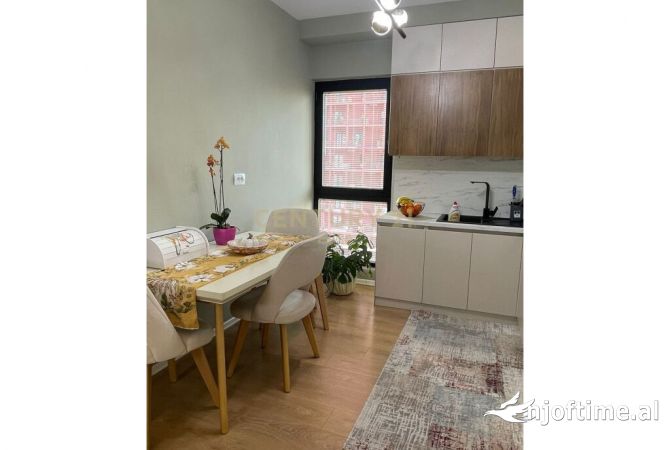 Shtepi ne shitje Apartament ne Tirane, 2+1, Mobilimi E mobiluar, Pagesa 330,000  Euro.