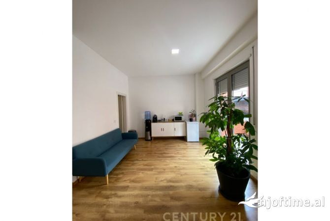 Ambient biznesi me qera 3+1 ne Tirane - 3,500 Euro