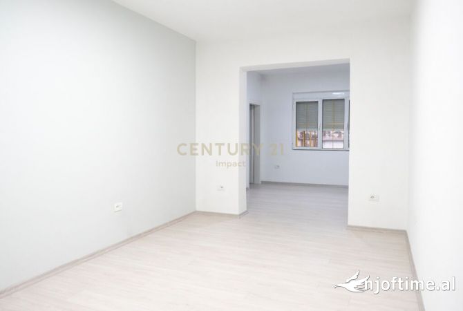 Ambient per zyra 3+1+2 Me Qera ne Sheshi Willson, Tirane!