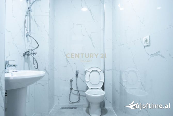 Ambient per zyra 3+1+2 Me Qera ne Sheshi Willson, Tirane!