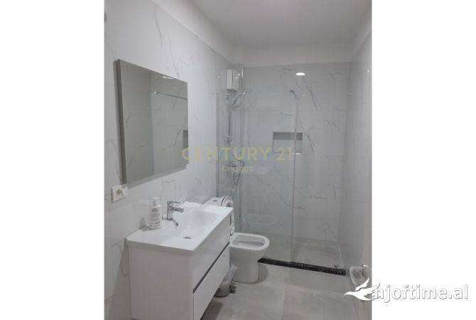 Ambient per zyra 3+1+2 Me Qera ne Sheshi Willson, Tirane!