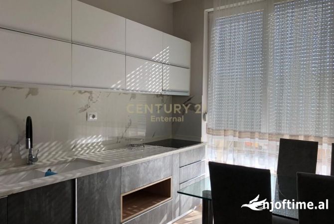 Shtepi me qera Apartament ne Tirane, 2+1, Mobilimi E mobiluar, Pagesa 1,000  Euro.