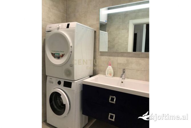 Shtepi me qera Apartament ne Tirane, 2+1, Mobilimi E mobiluar, Pagesa 1,000  Euro.