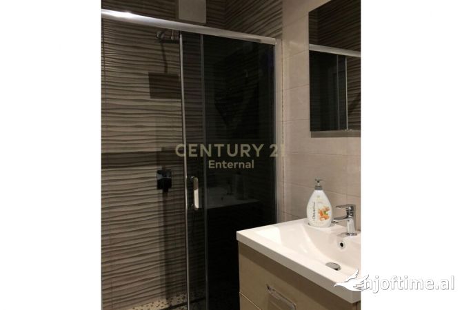 Shtepi me qera Apartament ne Tirane, 2+1, Mobilimi E mobiluar, Pagesa 1,000  Euro.