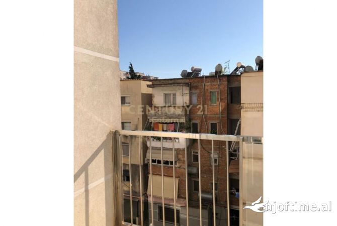 Shtepi me qera Apartament ne Tirane, 2+1, Mobilimi E mobiluar, Pagesa 1,000  Euro.