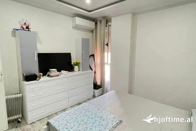 Shtepi ne shitje Apartament ne Tirane, 1+1, Mobilimi E mobiluar, Pagesa 148,200  Euro.