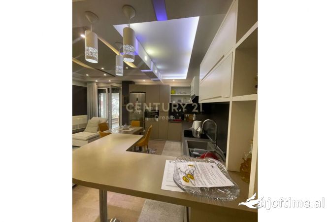 Shtepi ne shitje Apartament ne Tirane, 3+1, Mobilimi E mobiluar, Pagesa 259,000  Euro.